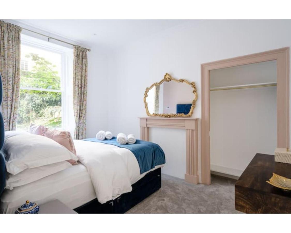 The Gilt Apartment *